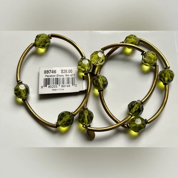 🦚Set of 3 Peridot Color Faceted Glass Bead Stretch Bracelets with Brass Tone - Picture 5 of 5